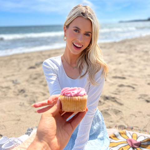 Malibu Beach Picnic With Sexy Slim Blonde Jill Kassidy