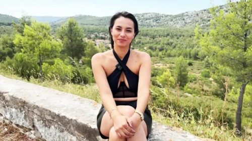 Lia, 28 years old, administrative manager in Toulouse