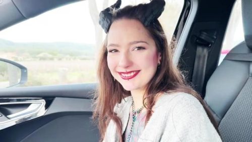 Granny Donuts, 28 years old, comes to continue her hardcore experiences… with a smile