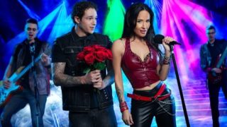 Rockstar Milf Takes Roadie on an Exclusive VIP Tour – Izi Blu